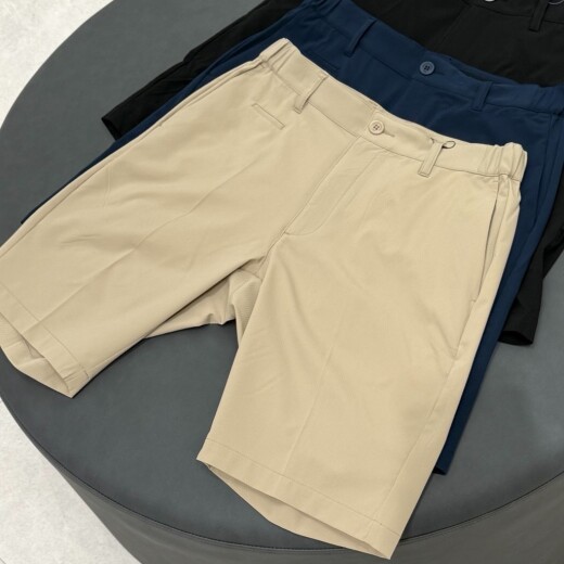 軽さと肌離れで、夏のラウンドを涼やかに運ぶサッカーショートパンツ