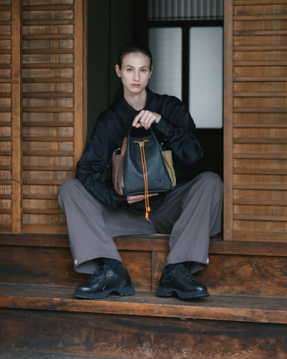 異なる種類のレザーのコンビネーション Remix Leather ショルダーバッグ