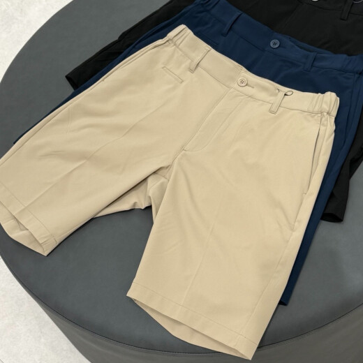 軽さと肌離れで、夏のラウンドを涼やかに運ぶサッカーショートパンツ